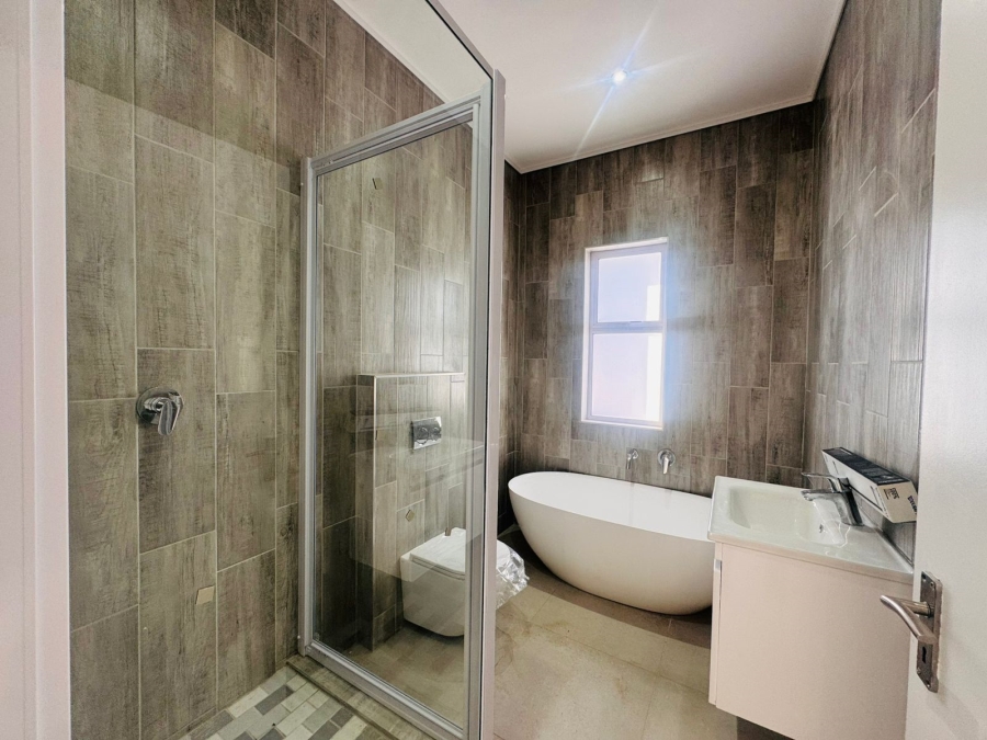To Let 3 Bedroom Property for Rent in Somerset Lakes Western Cape